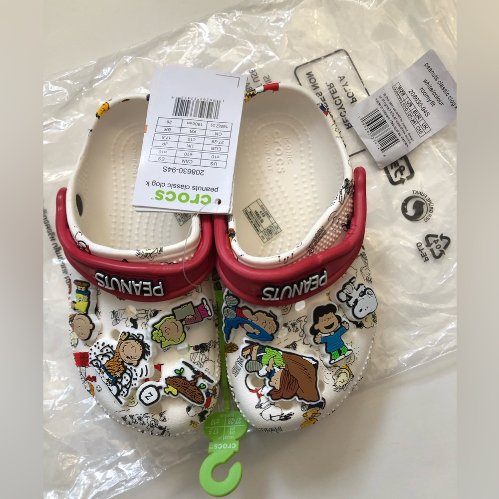NWT Peanuts Snoopy Classic Clogs